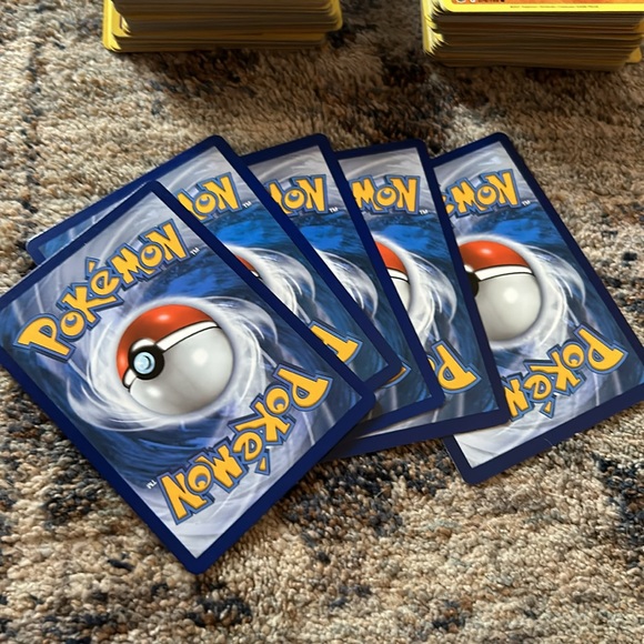 200+ Random Pokemon Cards - Picture 3 of 3